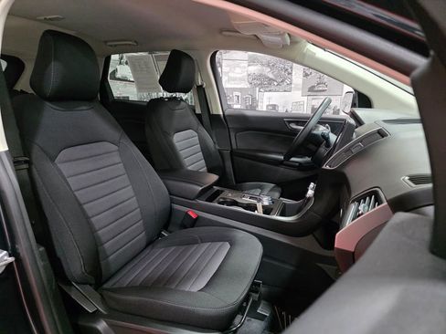 Used 2024 Ford Edge SE w/ Black Appearance Package image 17