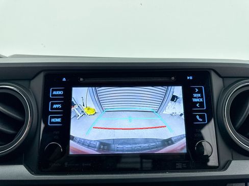 Used 2017 Toyota Tacoma TRD Sport image 8