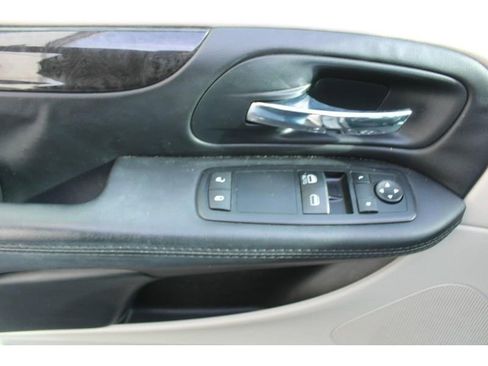 Used 2015 Dodge Grand Caravan American Value Package w/ UConnect Hands-Free Group image 20