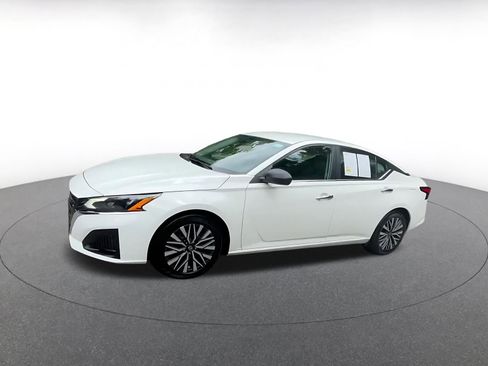 Used 2025 Nissan Altima 2.5 SV FWD image 8