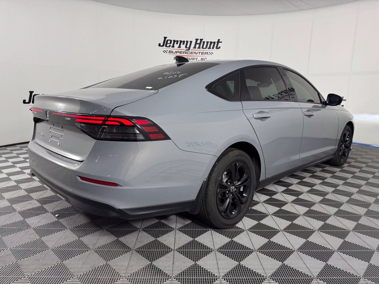 Used 2025 Honda Accord SE image 7