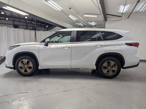 Used 2023 Toyota Highlander Bronze Edition image 25