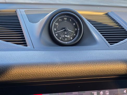 Used 2025 Porsche Macan image 21