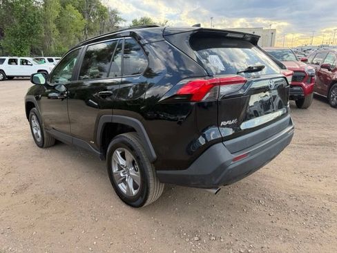 Used 2022 Toyota RAV4 LE AWD/4WD image 3