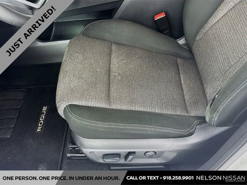 Certified 2022 Nissan Rogue SV image 18