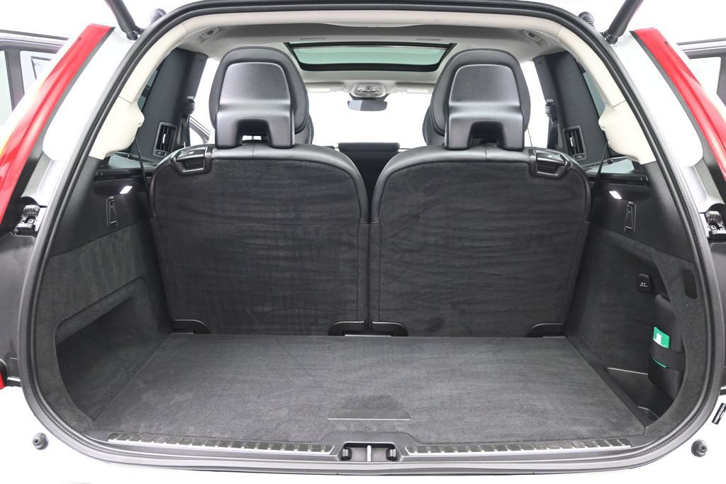 Used 2025 Volvo XC90 T8 Plus w/ Protection Package Premier AWD/4WD image 21