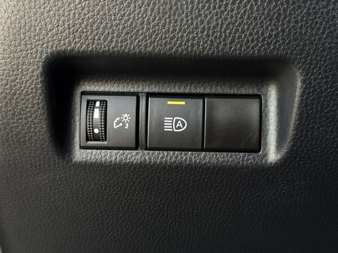 Used 2022 Toyota RAV4 LE FWD image 22