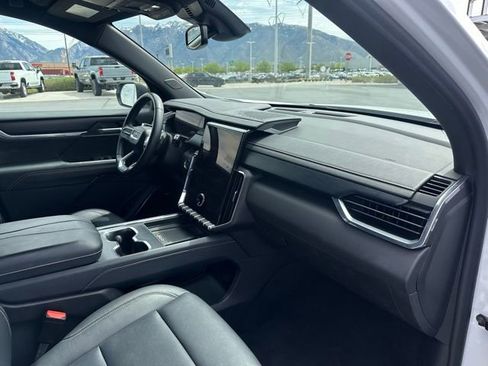 Certified 2024 GMC Acadia Elevation AWD/4WD image 19