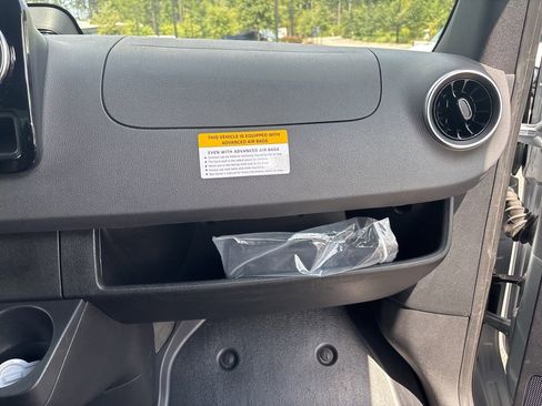 Used 2025 Mercedes-Benz Sprinter 2500 image 30