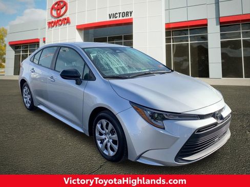 Used 2025 Toyota Corolla LE image 1