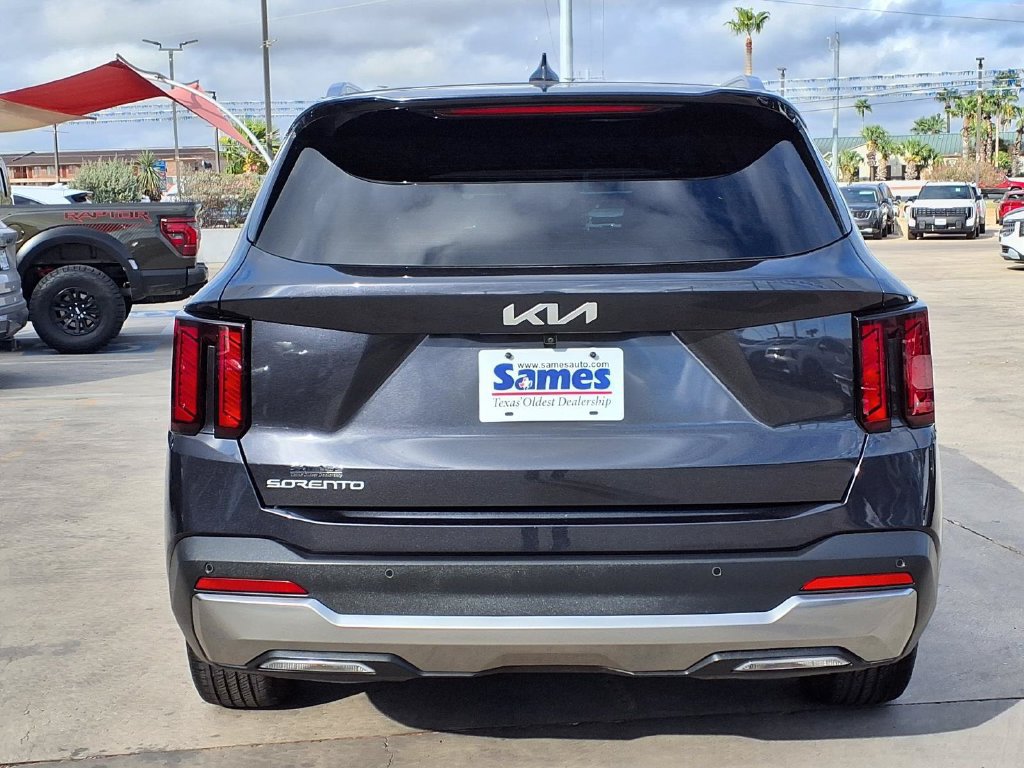 Certified 2025 Kia Sorento S FWD image 7
