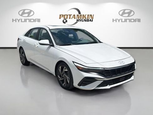 Used 2024 Hyundai Elantra SEL w/ Convenience Package FWD image 3