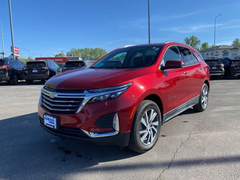 Used 2024 Chevrolet Equinox Premier AWD/4WD image 2