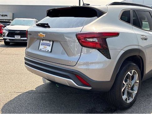 Used 2024 Chevrolet Trax LT w/ Driver Confidence Package FWD image 11