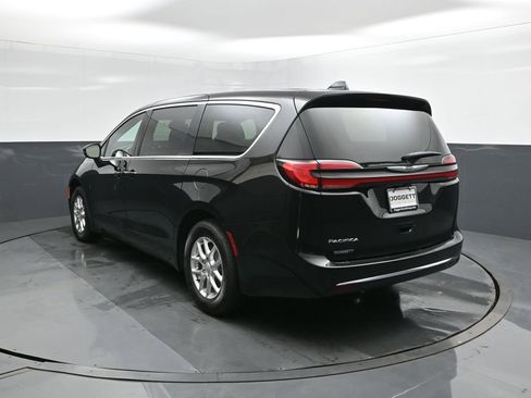 New 2026 Chrysler Pacifica Select image 5
