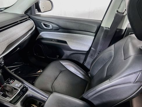 Used 2022 Jeep Compass Latitude w/ Sun and Sound Group AWD/4WD image 23