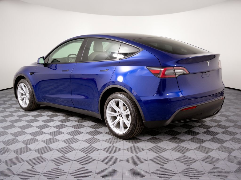 Used 2022 Tesla Model Y Long Range AWD/4WD image 3