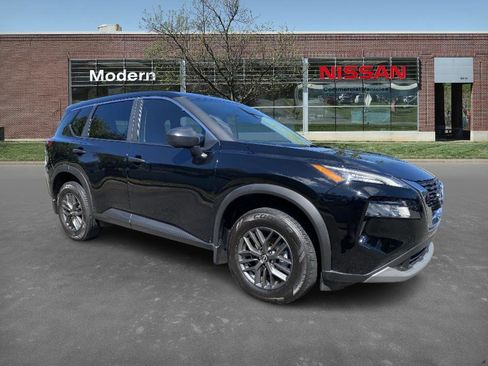 Used 2023 Nissan Rogue S image 5