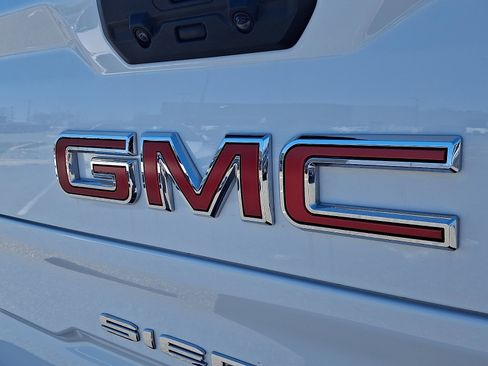 Used 2025 GMC Sierra 1500 AT4 w/ AT4 Premium Package image 29