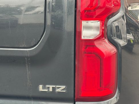 Used 2022 Chevrolet Silverado 1500 LTZ w/ LTZ Premium Package AWD/4WD image 23