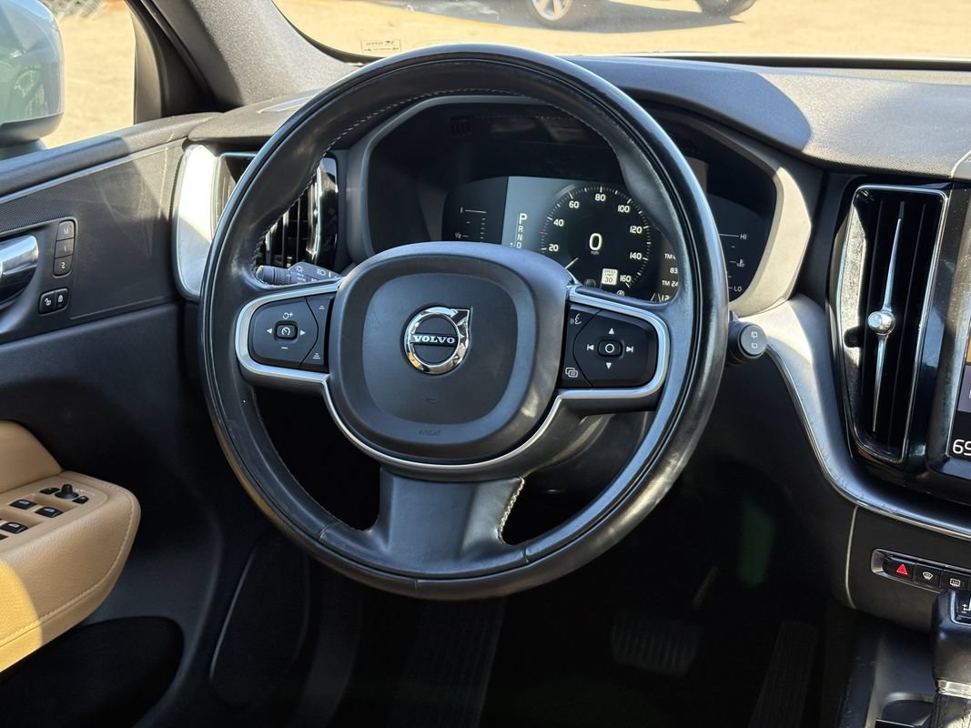 Used 2019 Volvo XC60 T6 Momentum w/ Premium Package AWD/4WD image 12