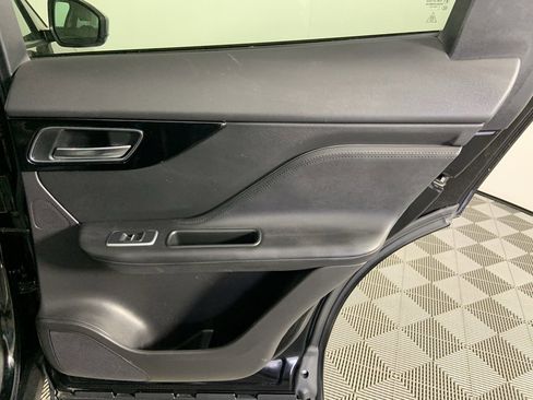 Used 2018 Jaguar F-PACE Premium image 23