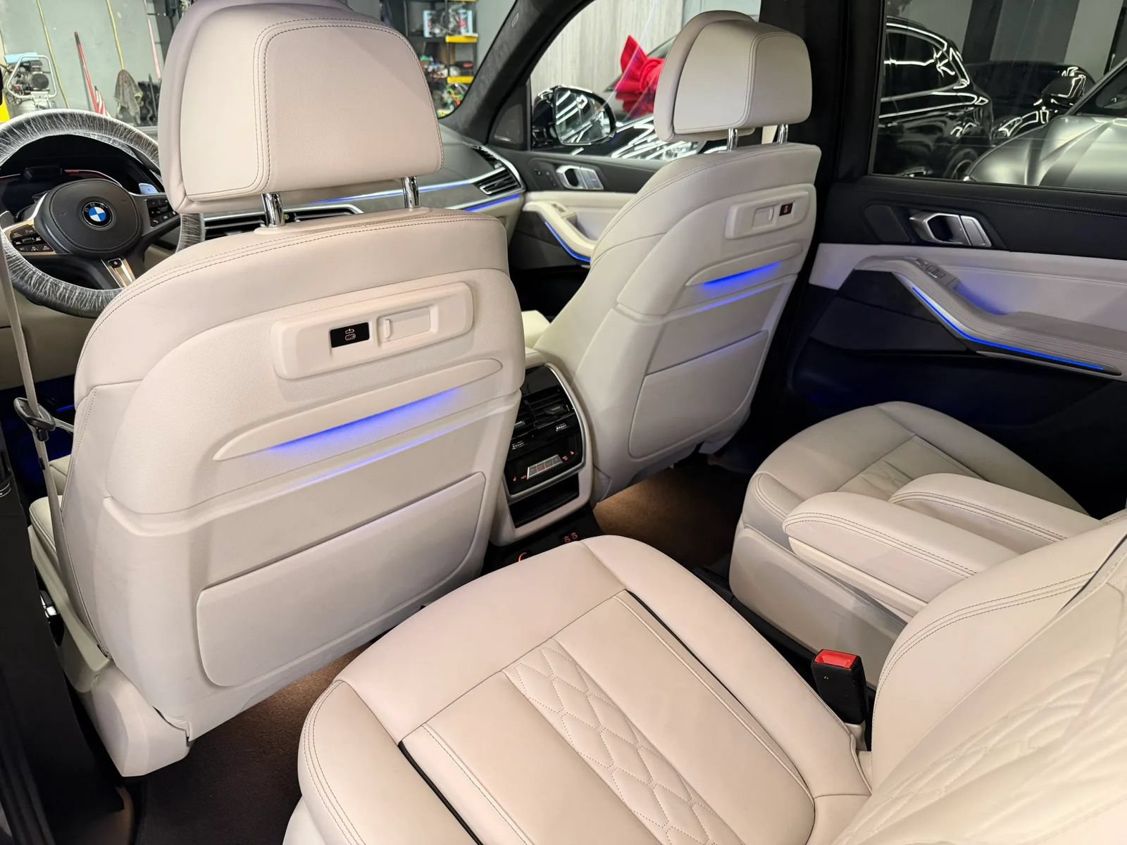 Used 2020 BMW X7 xDrive40i w/ M Sport Package AWD/4WD image 6