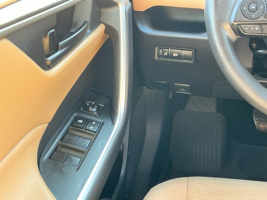 Used 2025 Toyota RAV4 LE AWD/4WD image 21