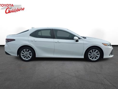 Used 2021 Toyota Camry LE w/ Convenience Package image 4