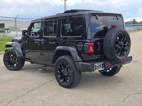 Certified 2025 Jeep Wrangler Unlimited Sahara w/ Safety Group AWD/4WD image 13