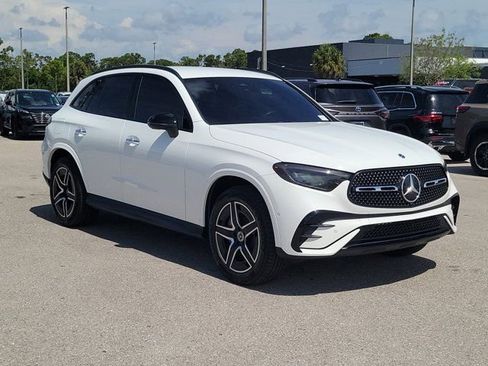 Used 2025 Mercedes-Benz GLC 300 4MATIC image 1