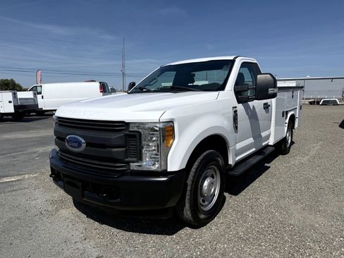 Used 2017 Ford F250 XL w/ Power Equipment Group RWD image 2