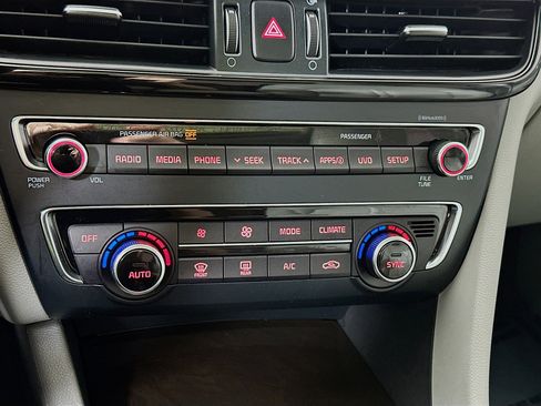 Used 2018 Kia Optima EX w/ Premium Package image 15