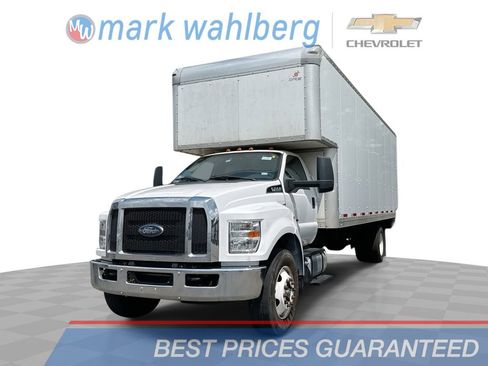 Used 2021 Ford F750 2WD Regular Cab Super Duty image 1
