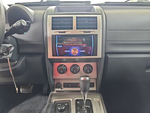 Used 2008 Dodge Nitro SXT image 22