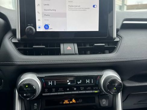 Used 2025 Toyota RAV4 XLE image 30