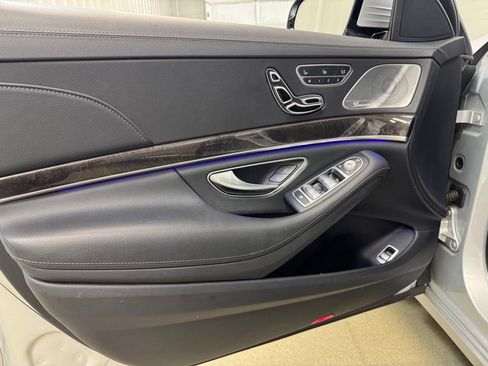 Used 2017 Mercedes-Benz S 550 4MATIC Sedan image 9