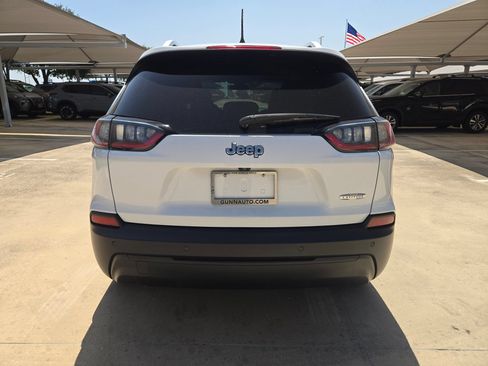 Used 2020 Jeep Cherokee Latitude FWD image 4