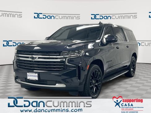Used 2022 Chevrolet Suburban LT w/ LT Signature Plus Package AWD/4WD image 1