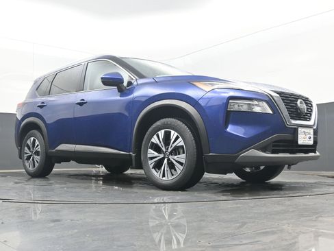 Used 2021 Nissan Rogue SV w/ Premium Package image 16