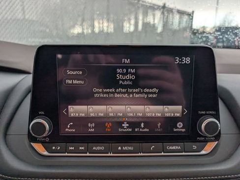 Used 2023 Nissan Rogue SV image 15