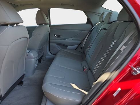 Used 2025 Hyundai Elantra SEL FWD image 16
