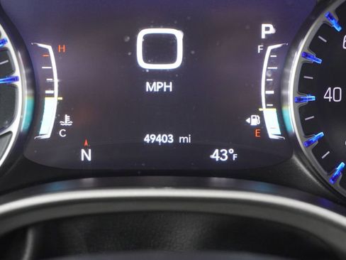 Used 2025 Chrysler Pacifica Select image 24