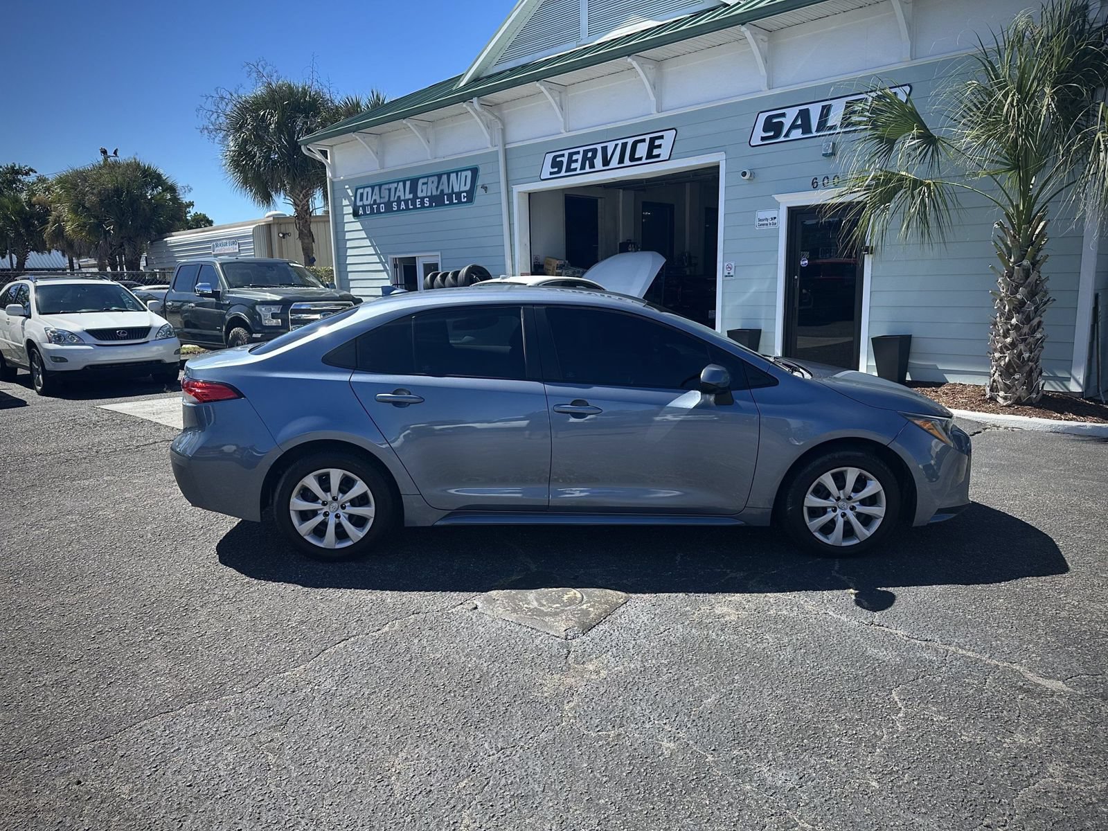 Used 2022 Toyota Corolla LE FWD image 5
