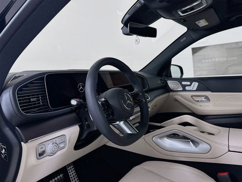 New 2026 Mercedes-Benz GLS 580 4MATIC image 10