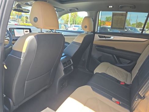Used 2025 Volkswagen Atlas Cross Sport SE w/ Panoramic Sunroof Package image 12