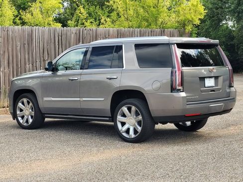 Used 2019 Cadillac Escalade Premium Luxury RWD image 6