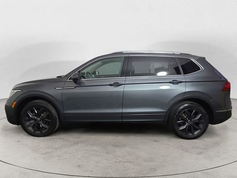 Used 2023 Volkswagen Tiguan SE AWD/4WD image 2