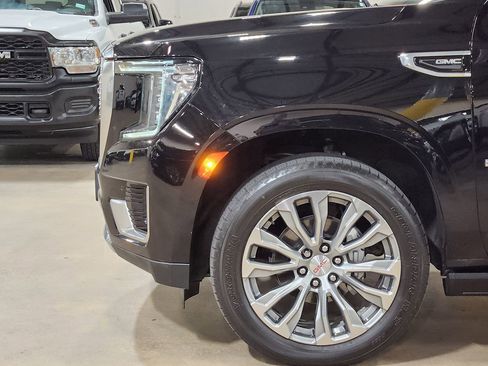 Used 2022 GMC Yukon Denali w/ Denali Premium Package AWD/4WD image 5