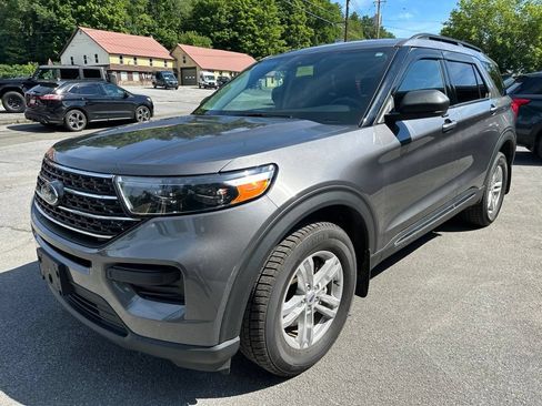 Used 2023 Ford Explorer XLT AWD/4WD image 9